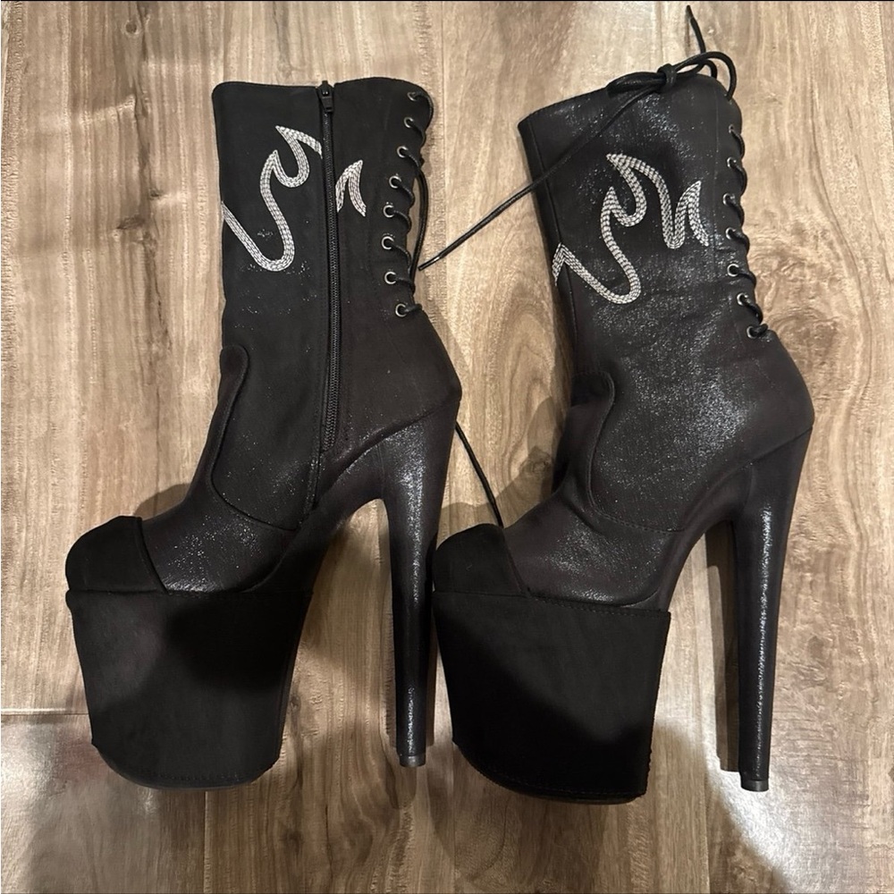 Hella heels hellgirl flame boots 8” - Picture 3 of 4